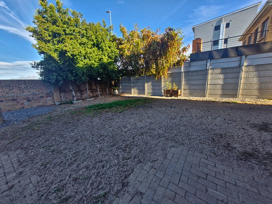 To Let 3 Bedroom Property for Rent in Langeberg Heights Western Cape